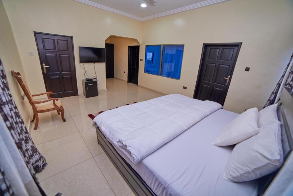 Afranasa Inn Tema Exterior foto